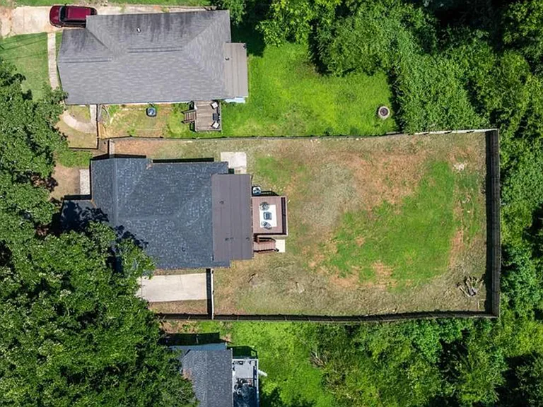 2352 Herring Rd SW — Photo 37
