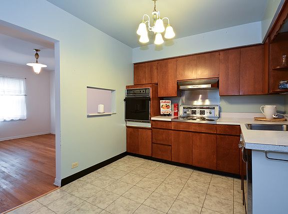4th image of 822 N Memorial Dr