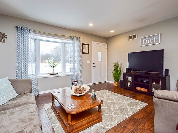 3rd image of 14825 Larsen Ave NE