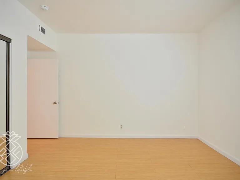 1727 Glendon Ave #104 — Photo 48