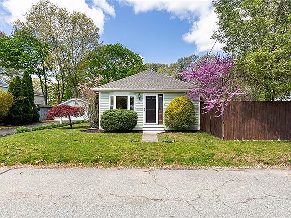 3rd image of 109 Pinegrove Ave