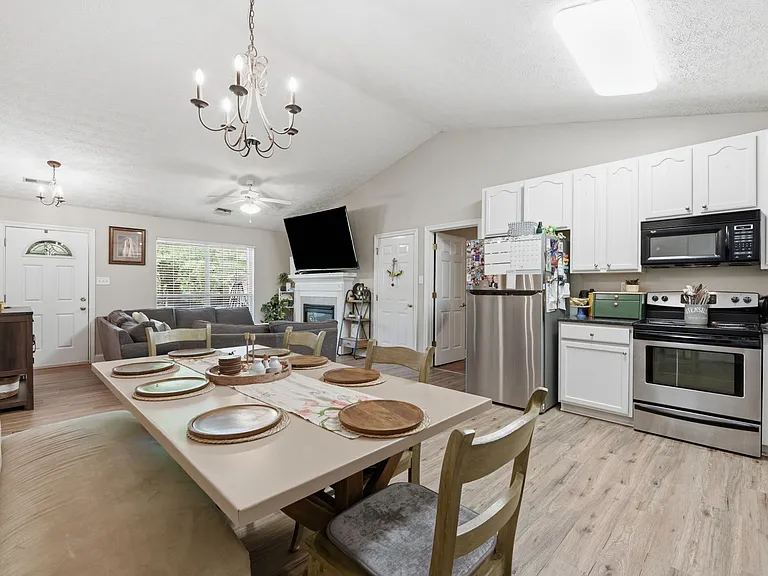 8400 Lesley Marie Ln — Photo 9
