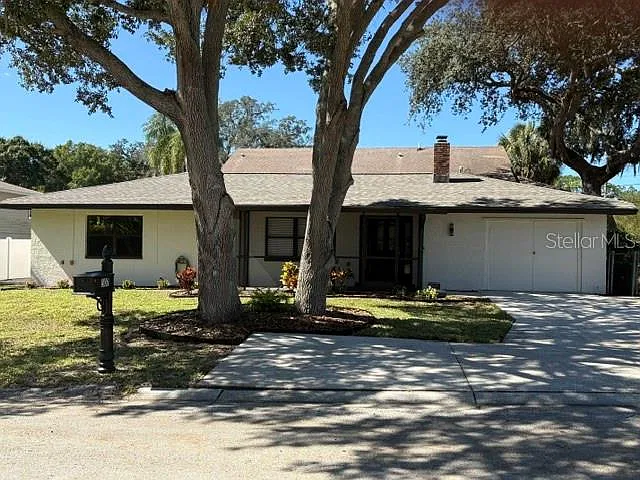 3 bed, 2.0 bath, 1390 sqft, $2,100 — Photo 1