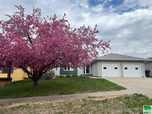 2313 Seneca Way, Sioux City, IA 51104