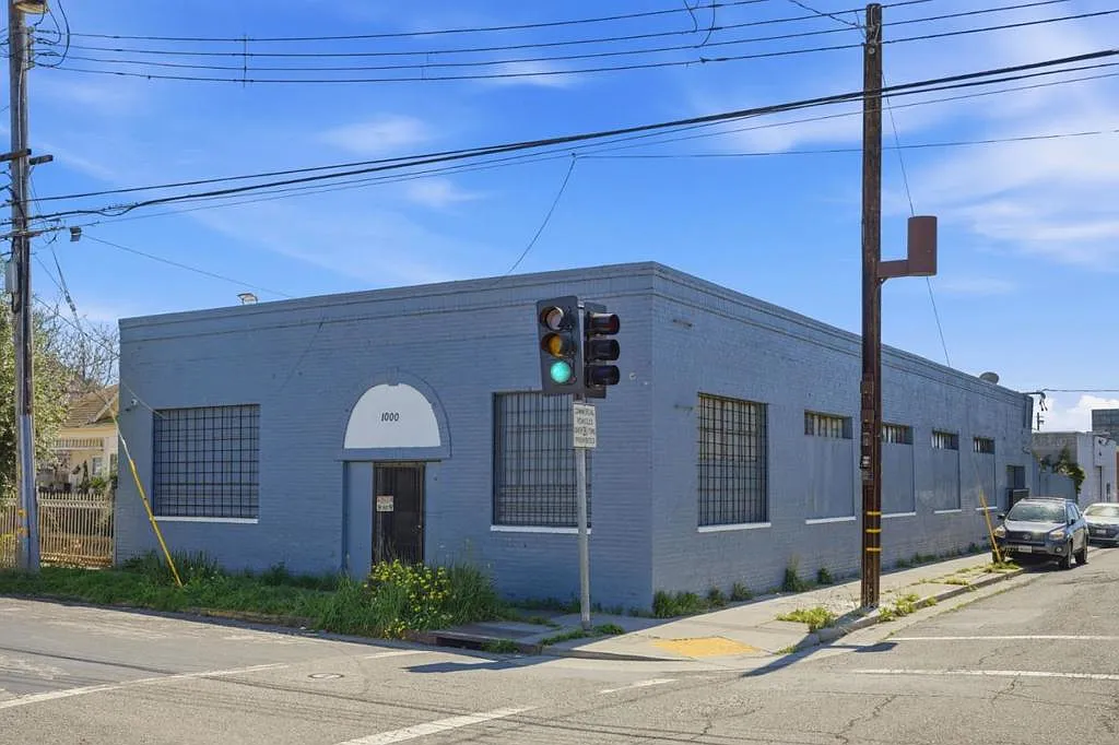 Building Photo - 1000 Chanslor Ave