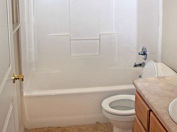 5th image of 110 Riveroaks Dr