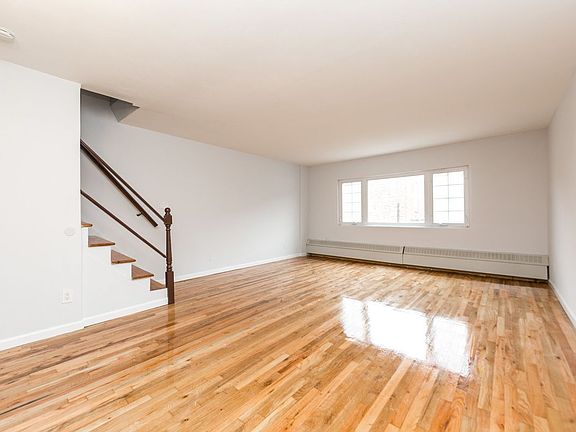 4th image of 1109 E 82nd St