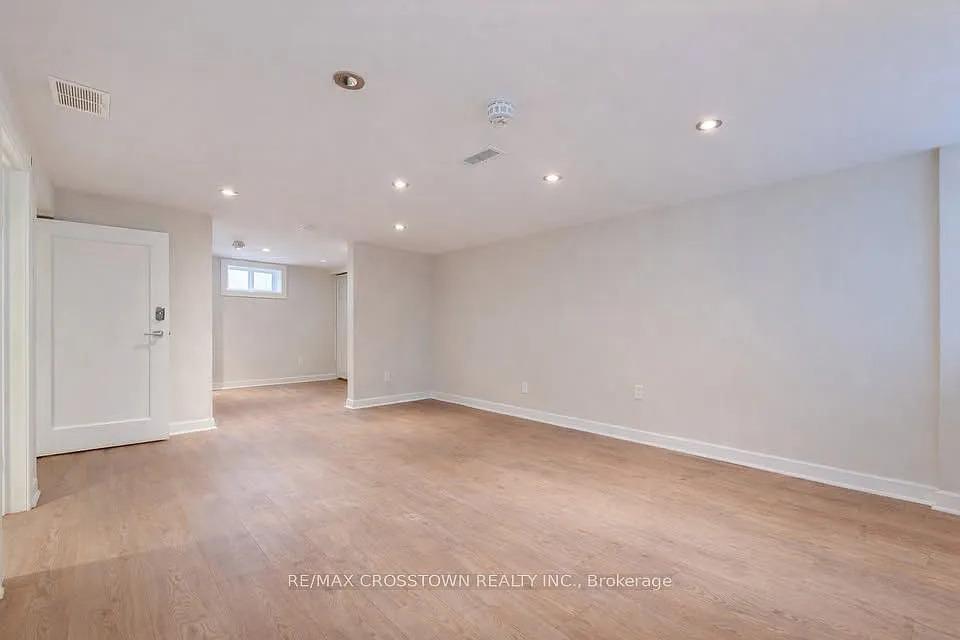 Building Photo - 120 Dundonald St #BASEMENT