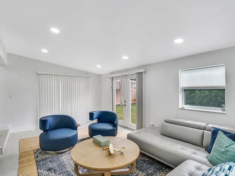 340 Summa St — Photo 12