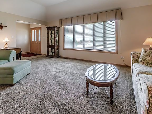 4th image of 8819 Woodbine Ct