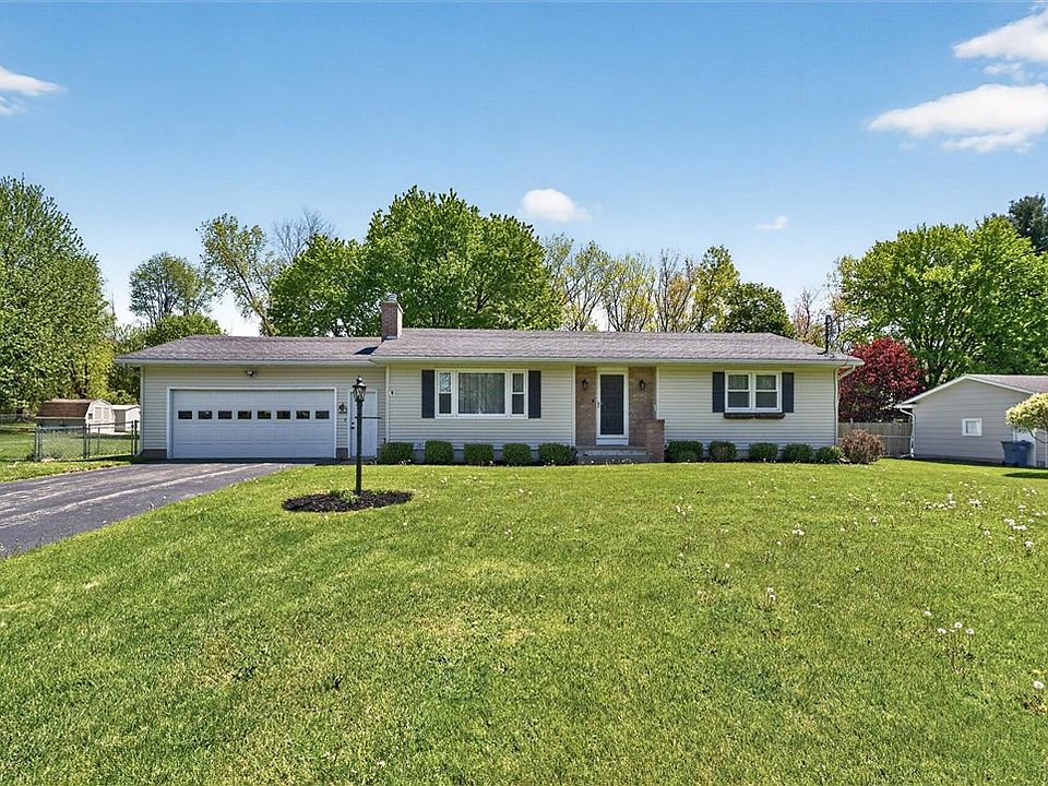 1st image of 11 Drumlin Dr