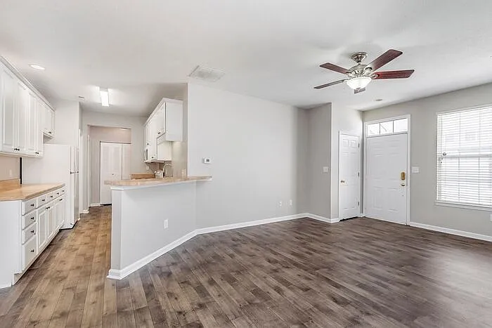 2360 Colfax Ln — Photo 6