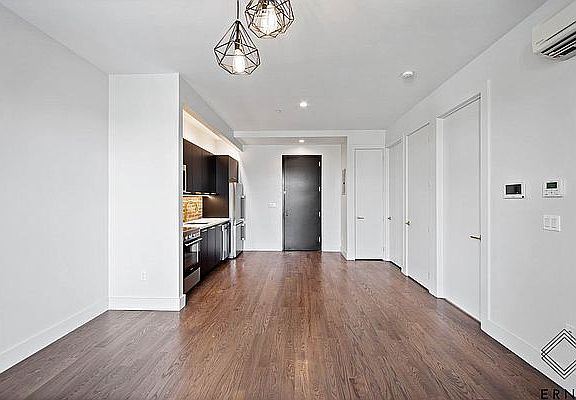 3rd image of 99 Varet St #4H
