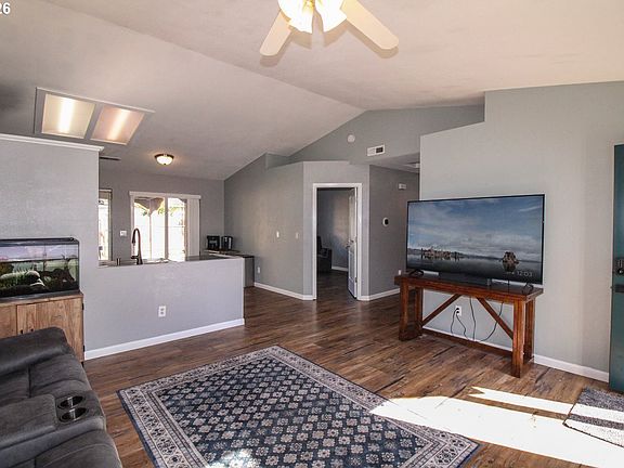 4th image of 312 S Magnolia St