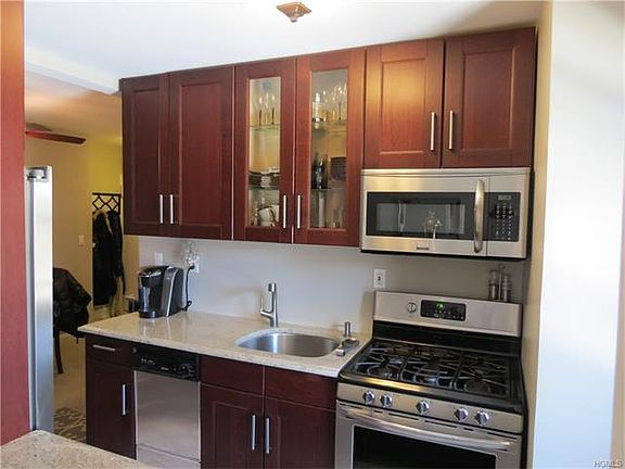 5th image of 11 Bryant Cres APT 1E