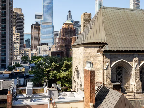 137 East 66th Street image 4 of 17