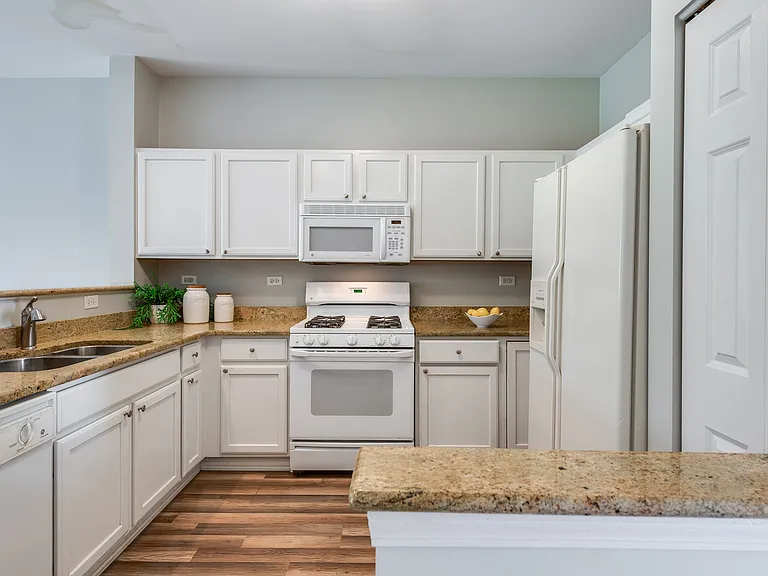 806 Woodewind Dr — Photo 6