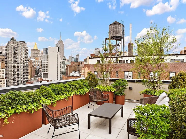 250 E 21st St #8A — Photo 24