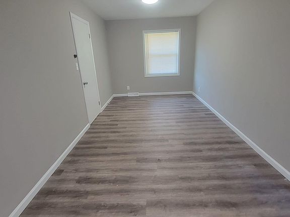 4th image of 22975 Fairmount Blvd