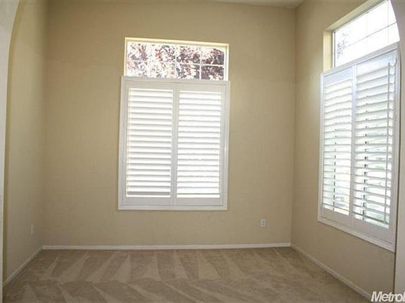 4th image of 498 Burlington Dr