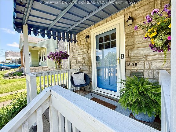 5th image of 1308 Camden Dr