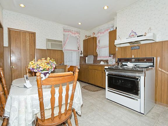 4th image of 155 Saint Nicholas Ave