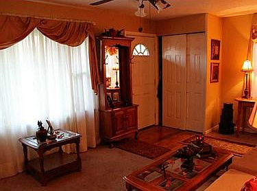 3rd image of 805 Skyline Dr