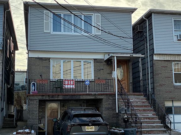 3rd image of 4 E 10th St