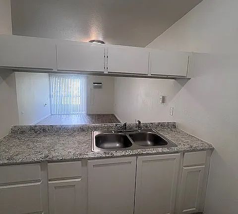 4th image of 1102 West St #C4