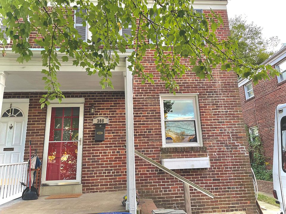 2-level brick townhouse