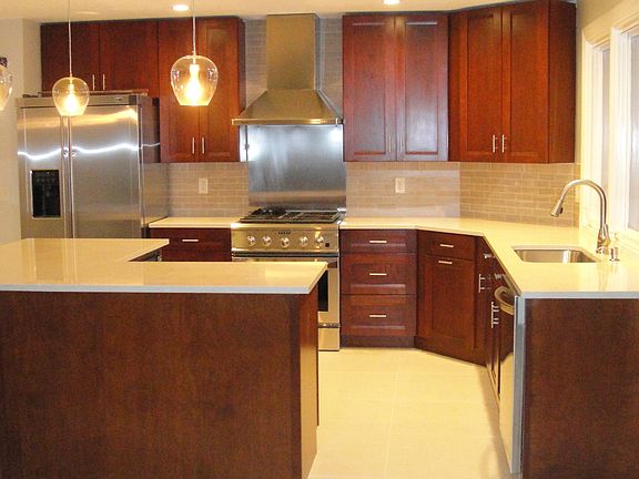 Kraftmaid cabs / Quartz tops