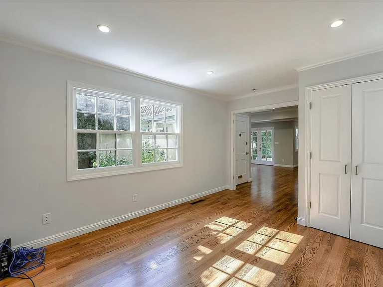 135 Wilder Ave — Photo 40