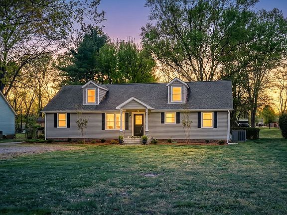 3rd image of 112 Fox Ridge Dr