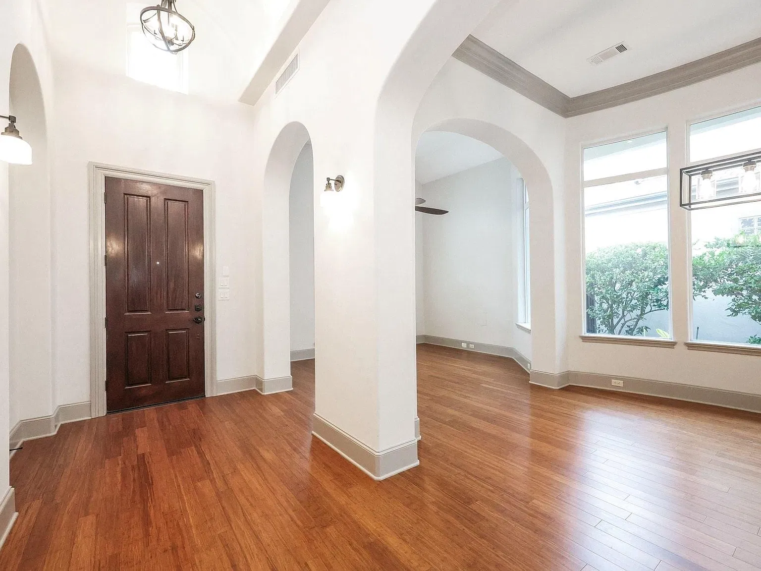 3 bed, 4.5 bath, 3417 sqft, $4,950 — Photo 2