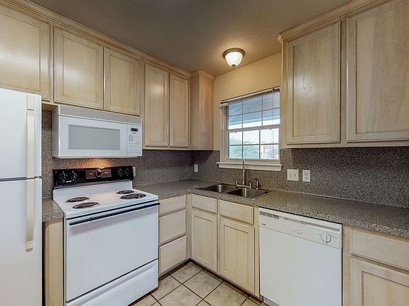 5th image of 1420 Western Oaks Ct #0
