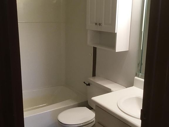 3rd image of 204 Strasbourg Dr