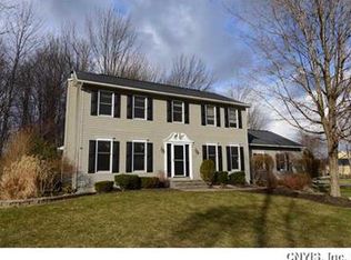 8800 Madeleine Dr, Baldwinsville, NY 13027