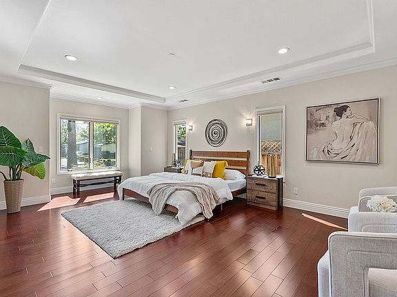 5th image of 12763 Camrose Ave