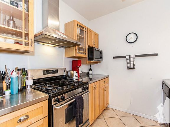 5th image of 3002 N Sheffield Ave #2R