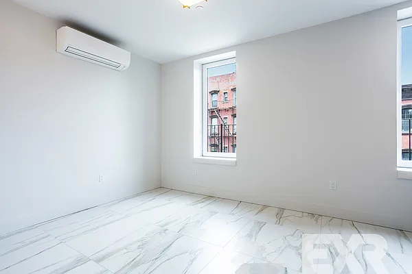 Rented by EXR | media 3