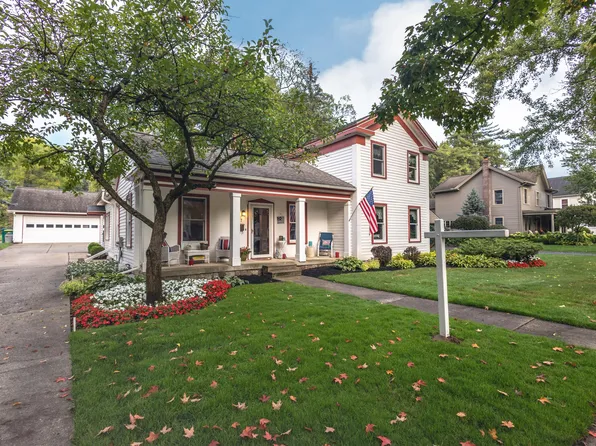 17 N Holcomb Rd, Clarkston, MI 48346