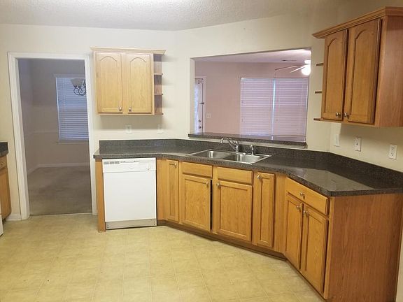 3rd image of 1899 Simmons Ln