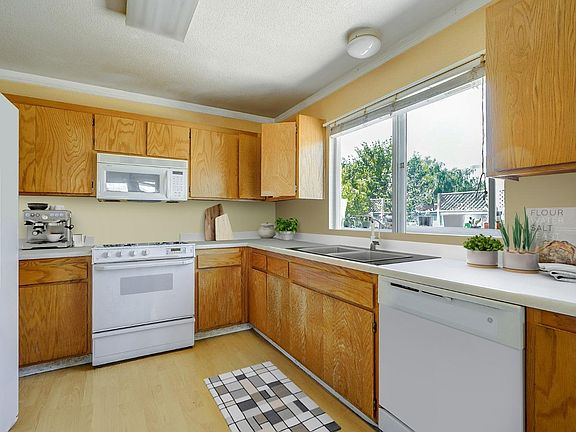 5th image of 2607 Bellevue Ranch