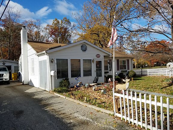 3rd image of 1203 Saunders Way