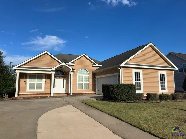 106 Meyers Lake Dr, Warner Robins, GA 31088