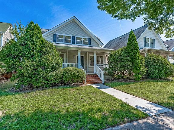 4th image of 335 Woodlark St