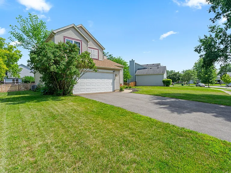 2204 Brindlewood Dr — Photo 2
