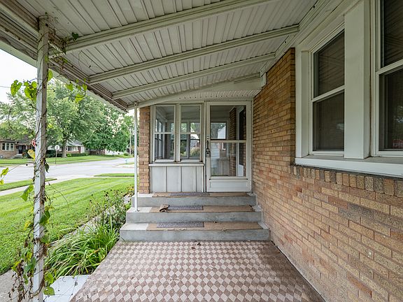 3rd image of 1102 N Riley Ave