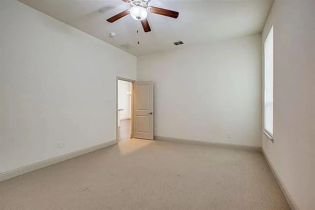 3 bed, 2.5 bath, 2262 sqft, $3,000 — Photo 1
