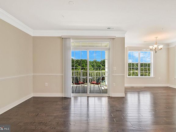 5th image of 44605 York Crest Ter APT 201